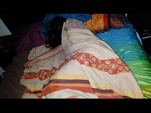 ❤️ Stepson berači svojo mlado mačeho, medtem ko ona spi. Super seks na sl.playcrot69.top